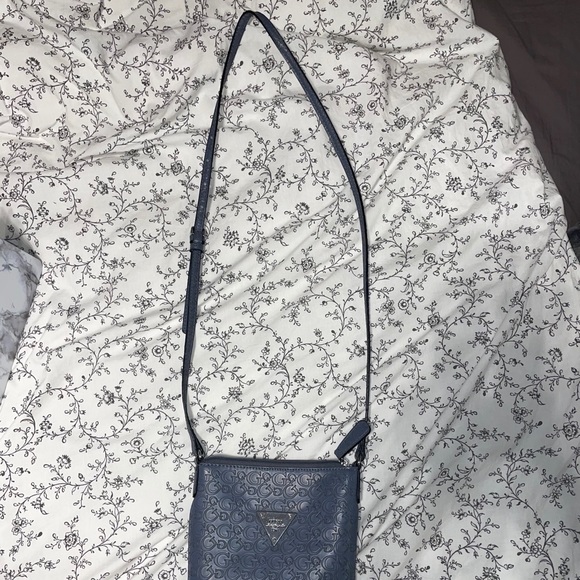 GUESS Crossbody bag - Picture 2 of 3